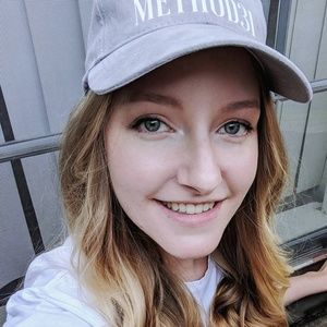 Meet your Posher, Leslie